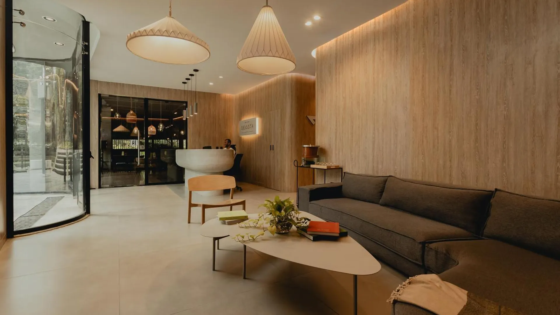 Seissta Medellin Aparthotel 4*,