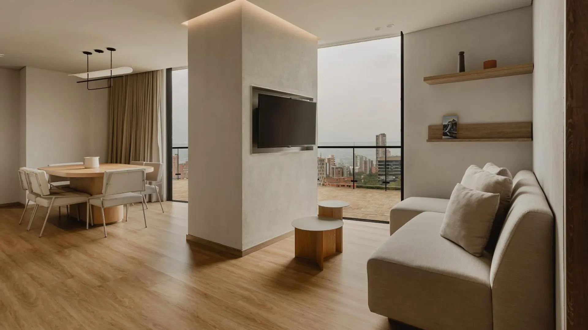 Seissta Medellin Aparthotel 4*,