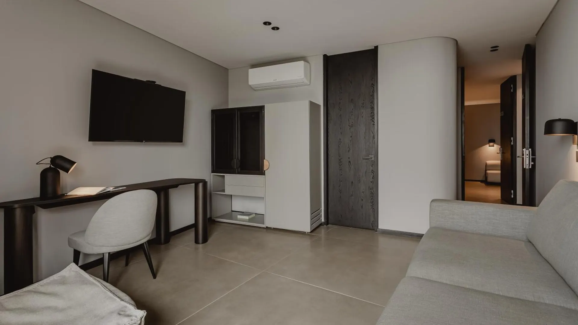 Seissta Medellin Aparthotel 4*,  Colombia