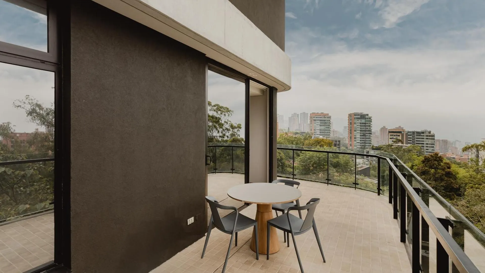 Seissta Medellin Aparthotel