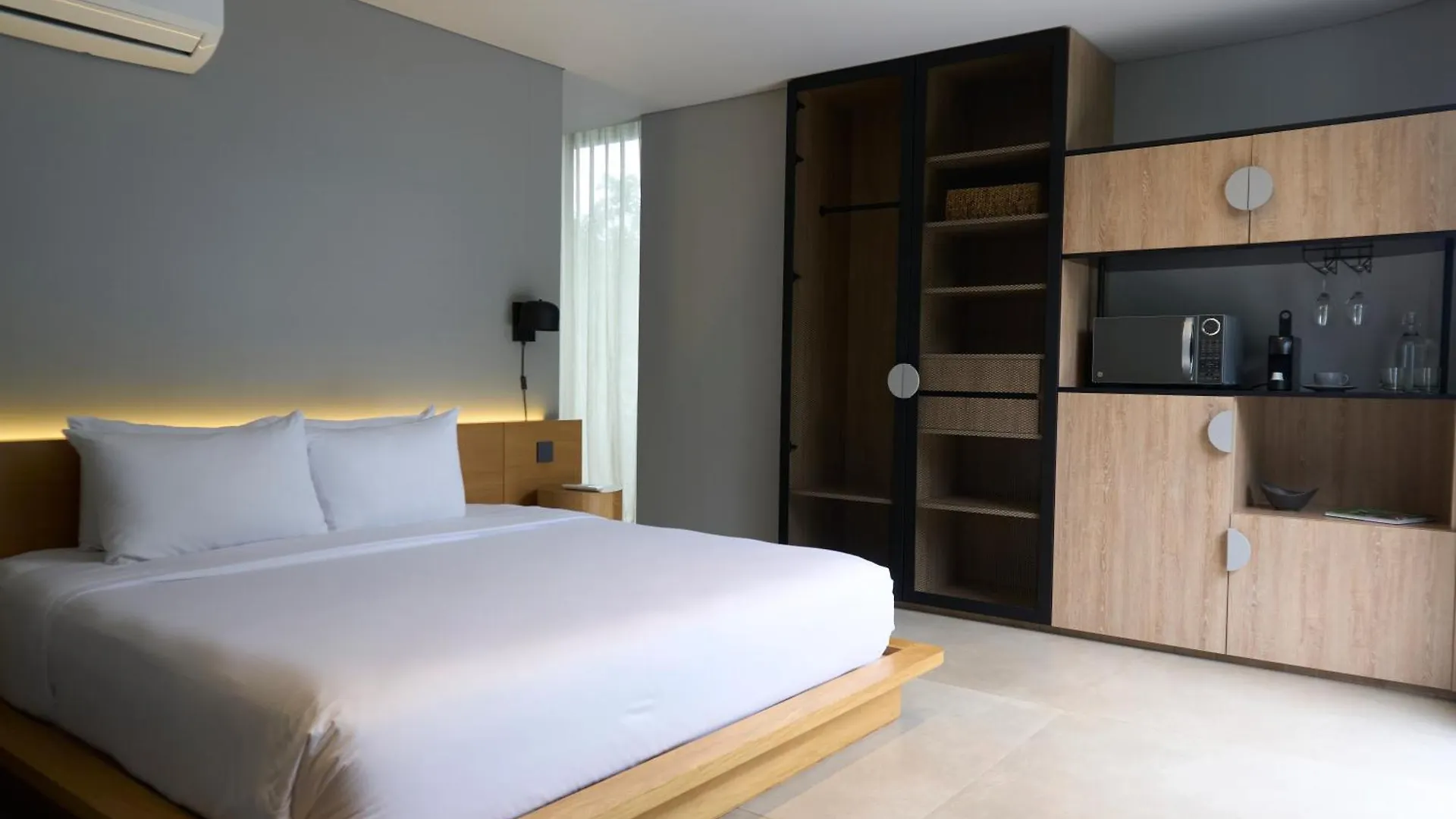 Seissta Medellin Aparthotel 4*,